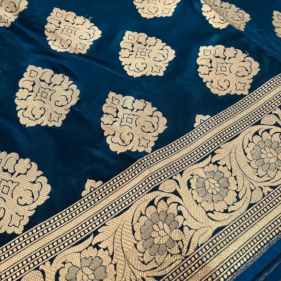 Elegant Blue and Gold Saree - Picture 12 of 13